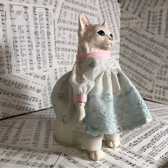 Small White Ceramic Anthropomorphic CAT Cloth Body Dress & Pataloons Cottagecore - Picture 8 of 10
